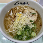 大阪塩系 塩昇軍 - 天然塩ラーメン。バイトが作った味。深みなし。