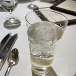 シェ・イノ - 洋梨をトニックウォーターで割ったノンアルコール。