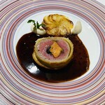 シェ・イノ - スペシャリティの仔羊のパイ包み焼きマリアカラス風