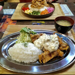 キッチン あずま - 友人撮影♡   タルタルチキン南蛮定食♡
      ご飯は200グラムです…(^^)