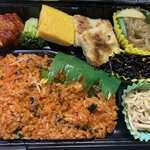 麦庵 - お弁当はビビンバ弁当５００円。

手軽に韓国のビビンバやチキン、チヂミ等が楽しめるワンコイン弁当です。