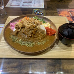 キッチン あずま - ポークスパイスカレー♡ ご飯山盛り400グラム♡