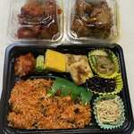 麦庵 - 暫くするとお願いしたお弁当とチキンの出来上がりです。