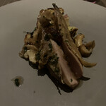 Alternative - ソースかける前。これ枕になってるキャベツがめちゃくちゃ美味しかった～。ソースとも良く絡んで最高だった！