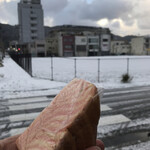 Kitchen あすか - お土産の台湾カステラ
背景が雪景色