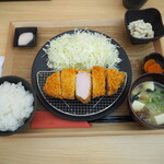 Tonkatsu Ya Kurobuta Gen - 黒豚柔らか極特上ロースとんかつ200g 2500円