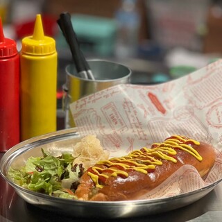 The special Hot Dog is a must-try! Plenty of toppings too◎