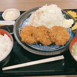 お肉屋さんの定食と丼 岩井畜産 - 