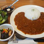 Kafe Tsumugi - 国産牛すじ肉のスパイスカレー（￥１２１０）、カレーライス、小鉢、サラダ、コーヒーゼリー