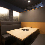 やまよし - 2階テーブル席（4席×2）