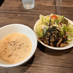 Minami Semba Nattsu Shokudou - Nat'sハンバーグランチのスープとサラダ