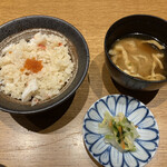 Dainamikku Kicchin Ando Ba- Hibiki - ズワイ蟹といくらの石釜炊き込みご飯、味噌汁、香の物