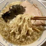 Taishuushokudou Daisansouko Ichigeki Seimenjo - 背脂煮干しラーメン 麺アップ