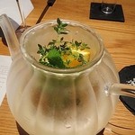 Point - 口直し　フルーツハーブティのポット