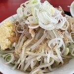 ラーメン もっけだの - 『ハーフ汁なしニンニクヤサイマシマシ+ネギ』のヤサイ+ネギ