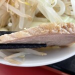 ラーメン もっけだの - 『ハーフ汁なしニンニクヤサイマシマシ+ネギ』の豚
