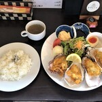 お城の下で - カキフライランチ