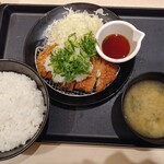 Matsunoya Maikari Shokudou - おろしポン酢ロースカツ定食690円が新春セールで500円