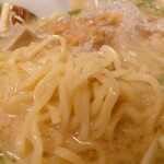 らぁめん 一福 - 中太縮れ麺はモッチモチ。