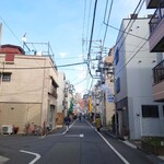 らぁめん 一福 - お店を出て右を見た景色。パークハイアットや都庁が見えます。