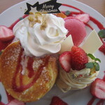 OISO CONNECT CAFE grill and pancake - いちご＆ホワイトチョコのモンブランパンケーキ・近景