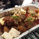 大阪焼肉・ホルモン ふたご - 牛スジと豆腐の煮込み748円