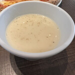 PIZZA SALVATORE CUOMO - ★じゃがいもスープ
　美味しいですが、かなり塩味効いてます(._.)
　ひとりで来られたオジサン、何度もお代わり
　されていました(^ ^)