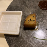 日光金谷ホテル - 最中を開けると下に　大学芋が！　遊び心満載！