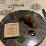 日光金谷ホテル - フォアグラのキャラメリーぜ　金谷ホテル150周年記念　最中