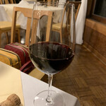 日光金谷ホテル - ピノをグラスで。　ブルゴーニュグラスじゃ無いのが玉に瑕かな？