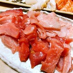 さしみ屋 佐賀山 - 本鮪中落ち（切ったところ）