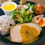 ナンバー ファイブ カフェ - メインのプレート