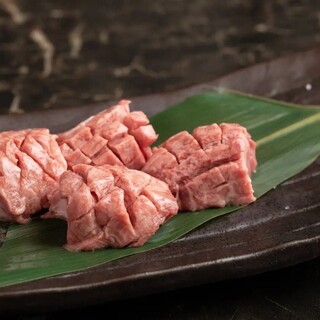 Carefully selected by experienced charcoal Yakiniku (Grilled meat) yakiniku professionals!