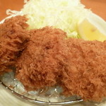 メンチかつ、ジューシーでビールにぴったり