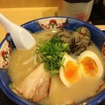 桜吹雪が風に舞う - 煮玉子ラーメン