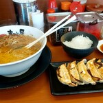 まこと屋 - 四川シビ辛担々麺の焼餃子定食