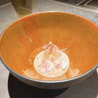 新宿 鉄板焼き YOKOTA - お造り　ブリの湯引き  薬味にゴマだれ