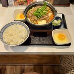 吉野家 - 牛すき鍋御膳。玉子追加。ご飯大盛767円(2023年1月24日)