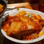 新潟 三宝亭 東京ラボ - 全とろ麻婆麺 1000円、排骨 450円、ランチタイムのご飯は無料になります