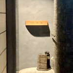 中華 本田 - ここにもそっと看板　この左側が入口です