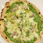 Fakalo pizza gallery - ほうれん草とリコッタチーズのクリームと自家製パンチェッタ(n.a.円)