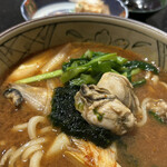 竹や - ぷっくり牡蠣ちゃんが4〜5人いたと思います。風味が味噌スープに染みてます。