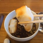 DAIBAN COFFEE cafe - ぜんざい(温)✨ほんのり焼かれた角餅。熱々のあずきに浸された部分も最高でした。