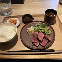 炭火焼肉 肉の匠 ひうち - 和牛赤身ステーキ100g 1300円