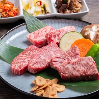 店主厳選の黒毛和牛◎多彩な部位が愉しめる盛り合せがおすすめ！