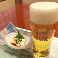 くしろ駒形家 - お通し(たちポン)＆生ビール(ｻｯﾎﾟﾛｸﾗｼｯｸ)
