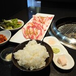 焼肉スエヒロ館 - 料理写真:定番カルビランチ(300g)