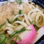 ドライブイン新開 - うどんは定食屋風の味。
天かすがたっぷり！