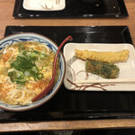 丸亀製麺 - 玉子あんかけうどんと天ぷら二品。