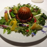 レフェルヴェソンス - 牛尾の赤ワイン煮込みとキャロットヴィッシーのピュレ、手長海老、フォワグラ、ほうれん草、時季のサラダ